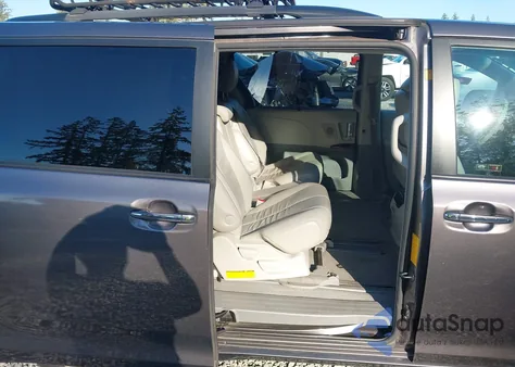 2011 Toyota Sienna Xle V6 from USA, damaged, VIN 5TDYK3DCXBS025166